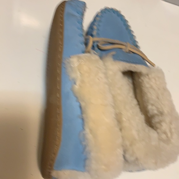 L.L. BEAN BLUE SHERPA MOCCASINS LEATHER FUR LOAFERS SHEARLING SLIPPERS SZ 5 WARM - Picture 3 of 14
